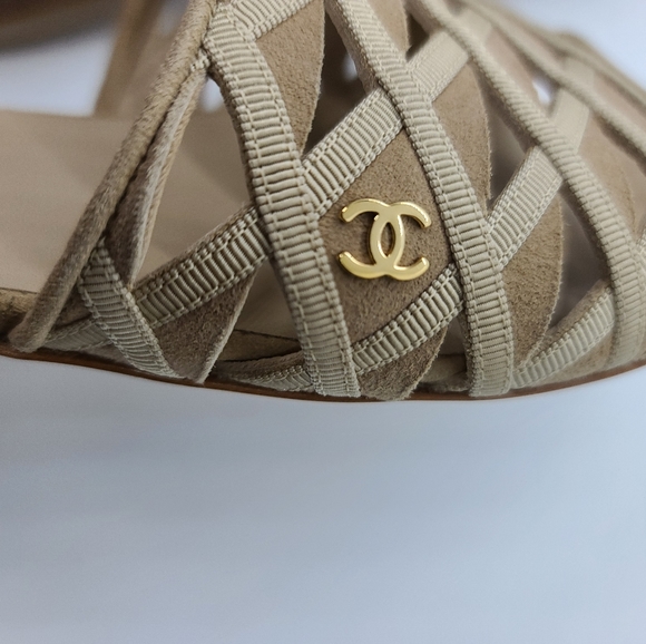 Chanel Slides, NIB size 39, current season! - Picture 3 of 8